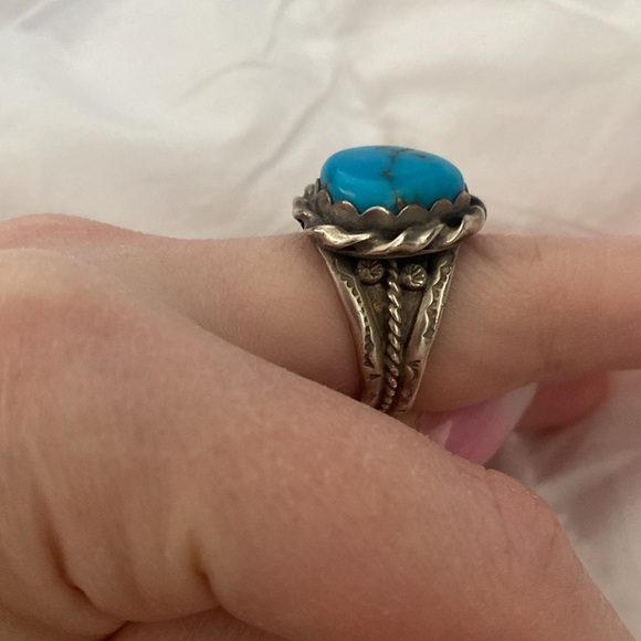 Turquoise and silver ring - Picture 2 of 4